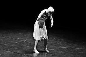 Al Verdi di Trieste Anne Frank. Parole dall’ombra della Imperfect Dancers Company con l’Orchestra triestina