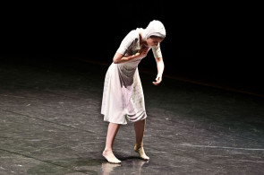 Al Verdi di Trieste Anne Frank. Parole dall’ombra della Imperfect Dancers Company con l’Orchestra triestina