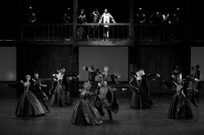 Al Teatro Massimo di Palermo Romeo e Giulietta nella riuscita versione elisabettiana di Massimo Moricone