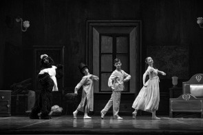 La Scuola di ballo del Teatro San Carlo in Peter Pan di Anna Razzi