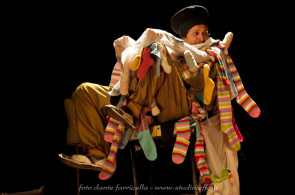 Ad Arezzo lo spettacolo per bambini La bottega del sarto di Bàbu Teatro Danza 