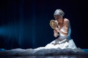A Torino il Balletto di Roma con Il lago dei cigni, ovvero Il canto di Fabrizio Monteverde