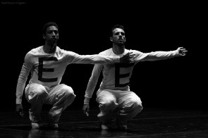 Aterballetto debutta con Lost Shadows di Eugenio Scigliano e con #hybrid Philippe Kratz. In programma anche coreografie di Cristina Rizzo e Michele Di Stefano.