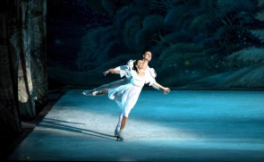 A Genova La Bella Addormentata del Balletto sul ghiaccio di San Pietroburgo