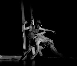 Asmed/Balletto di Sardegna apre a Sassari la rassegna Le Piazze che Danzano con Come lame di luce di Matteo Corso