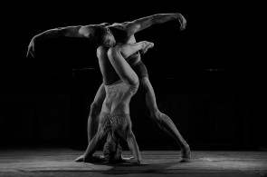 Mvula Sungani Physical Dance e Emanuela Bianchini in Odyssey di Mvula Sungani e Alessandro Mancuso