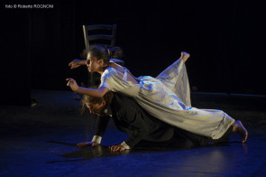 Cie Twain physical dance theatre chiude il Festival di Noto con Romanza, trittico dell’intimità di Loredana Parrella