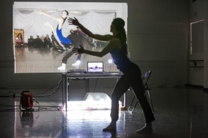 A Pescara il Balletto di Roma in Home Alone di Alessandro Sciarroni, spettacolo di danza per il giovane pubblico con interazioni video