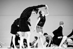 A Operaestate Festival il Cullberg Ballet in Figure a Sea di Deborah Hay e Laurie Anderson