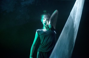 Neon Dance. Adrienne Hart, coreografa e direttrice artistica della compagnia inglese, racconta Empathy, innovativo spettacolo tra danza e raggi laser.