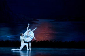 Il Balletto di Maribor apre la rassegna ModenaDanza con Il lago dei cigni