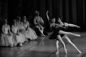 Il Balletto dell'Opera Nazionale di Odessa con il Lago dei cigni a Sassari e Cagliari