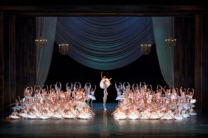 La Scuola di Ballo del San Carlo diretta da Stéphane Founial in Al di là di un sogno per Autunno Danza 2017