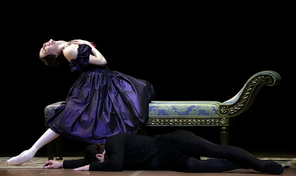 Балет камелия. Дама с камелиями балет. Балет дама с камелиями фото.
