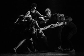 Alla Lavanderia di Collegno il Balletto Teatro di Torino con Concept # 2, performance per sei danzatori, un’arpa e un Dj