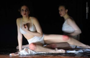A Taormina SBAM Sicily Ballet Around Movement in Amara Satira Omnia, regia di Davide Garattini Raimondi, coreografie di Melissa Zuccalà