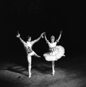 Carla Fracci e Rudolf Nureyev, Lo Schiaccianoci, 1971, ph Erio PIccagliani, Teatro alla Scala, 1971