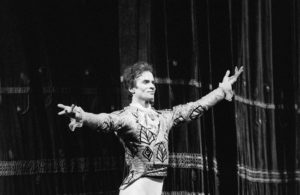 Rudolf Nureyev, Lo Schiaccianoci, 1980, ph Lelli e Masotti Teatro alla Scala