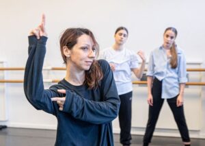 Federica Esposito coreografa e artista freelance nella danza contemporanea